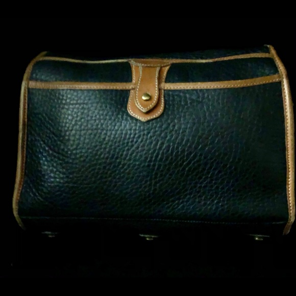 Classic Dooney and Bourke handbag - Picture 2 of 6
